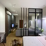 Kristal Center, Studio,near Artificial アパート